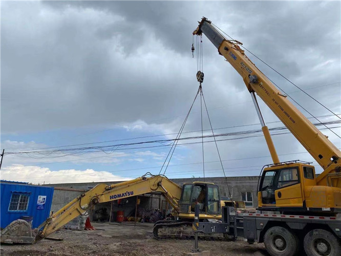 富锦市25吨吊车的工作半径是多少？