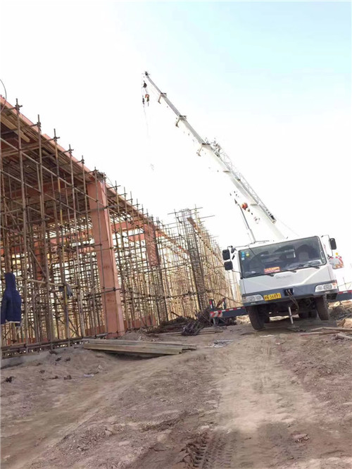 富锦市吊车作业的安全注意事项有哪些？