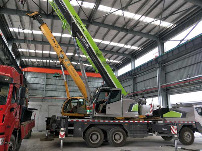 富锦市高空车出租需要注意哪些安全事项？