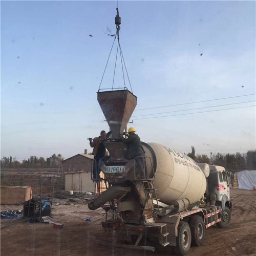 富锦市“精准瞄准”—— 吊车的 “定位导航” 技术