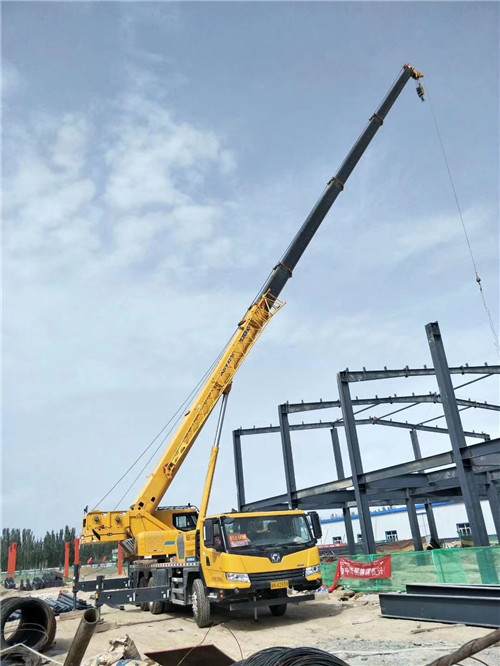 富锦市超高层建筑钢结构吊装案例
